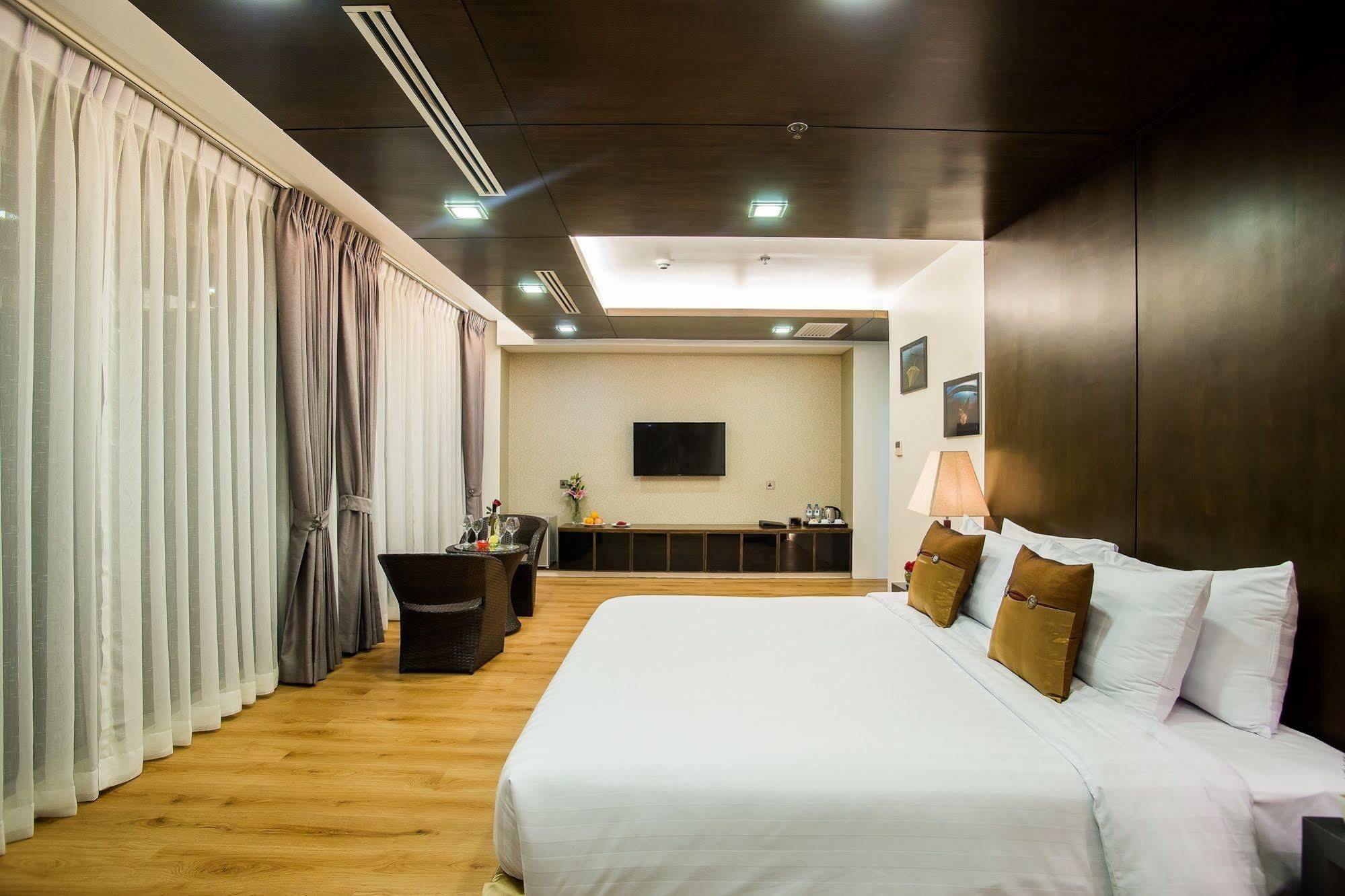 Tryp By Wyndham Yangon Hotel Exterior photo